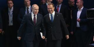 プーチン大統領とメドベージェフ元大統領