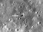 2022年3月4日にロケットのブースターが月に衝突し、二重のクレーターを形成した。その地点を5月25日にNASAの月周回無人衛星ルナー・リコネイサンス・オービターが撮影した。