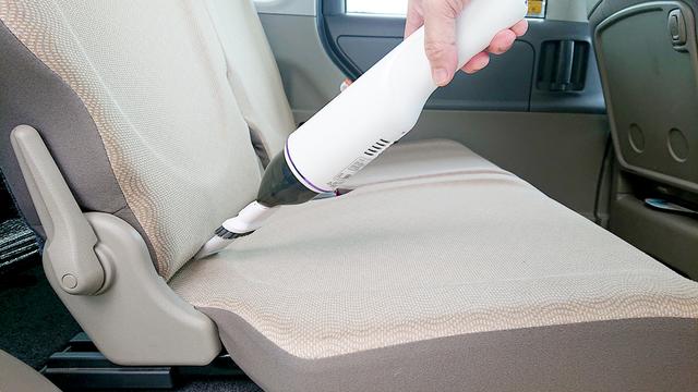 キーボードの隙間 車のシートの食べカスや砂にも 手軽にサッと使えるankerのハンディ掃除機 Business Insider Japan