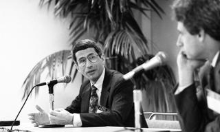 1989年10月12日、サンフランシスコで開催されたThe National AIDS Update Conferenceでのアンソニー・ファウチ博士。