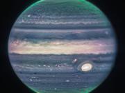 ジェームズ・ウェッブ宇宙望遠鏡の近赤外線カメラ（NIRCam）で捉えた木星の合成画像。2022年7月27日撮影。