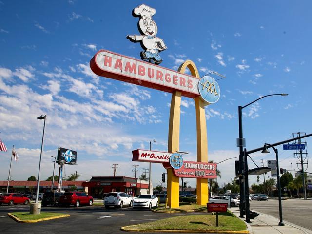 現存する最古のマクドナルドに行ってみた…そこはファストフードの歴史 