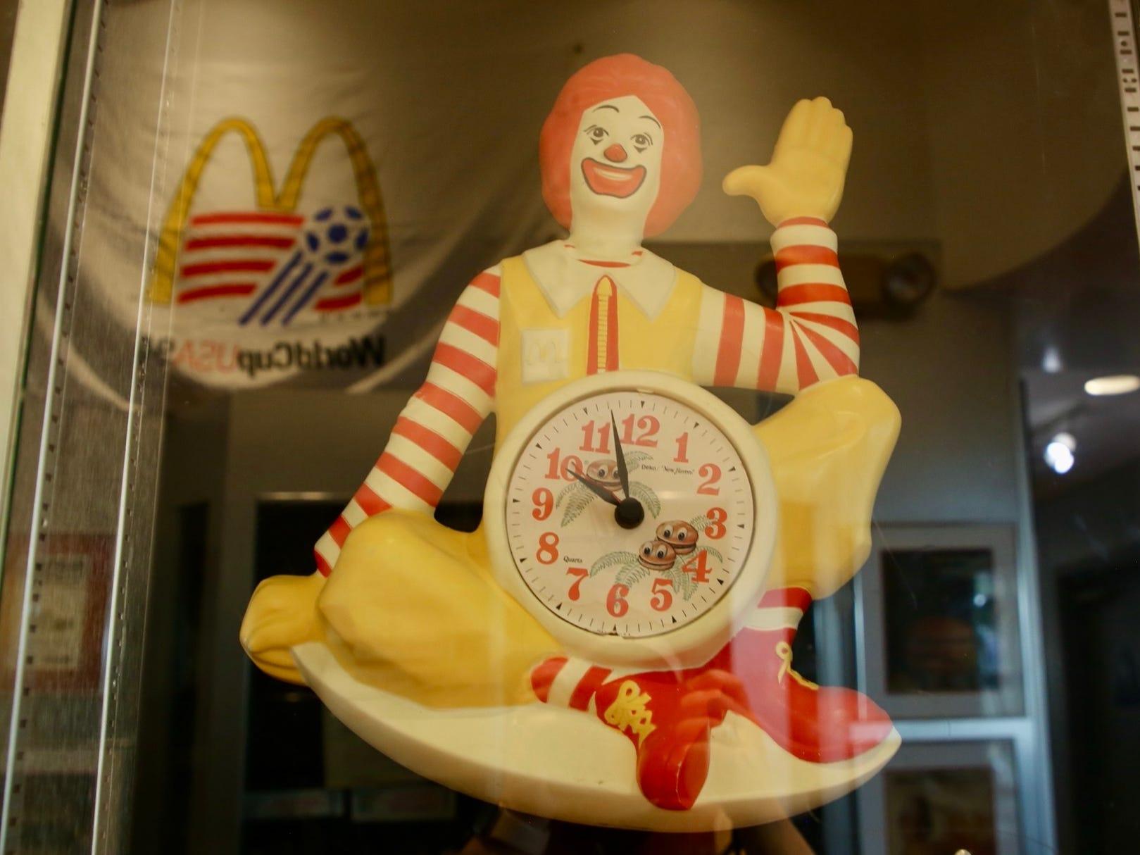 海外 ビンテージ マクドナルド ロナルド 時計 アドバタイジング Amazon.co.jp: マクドナルド ロナルド ビンテージ 目覚まし時計