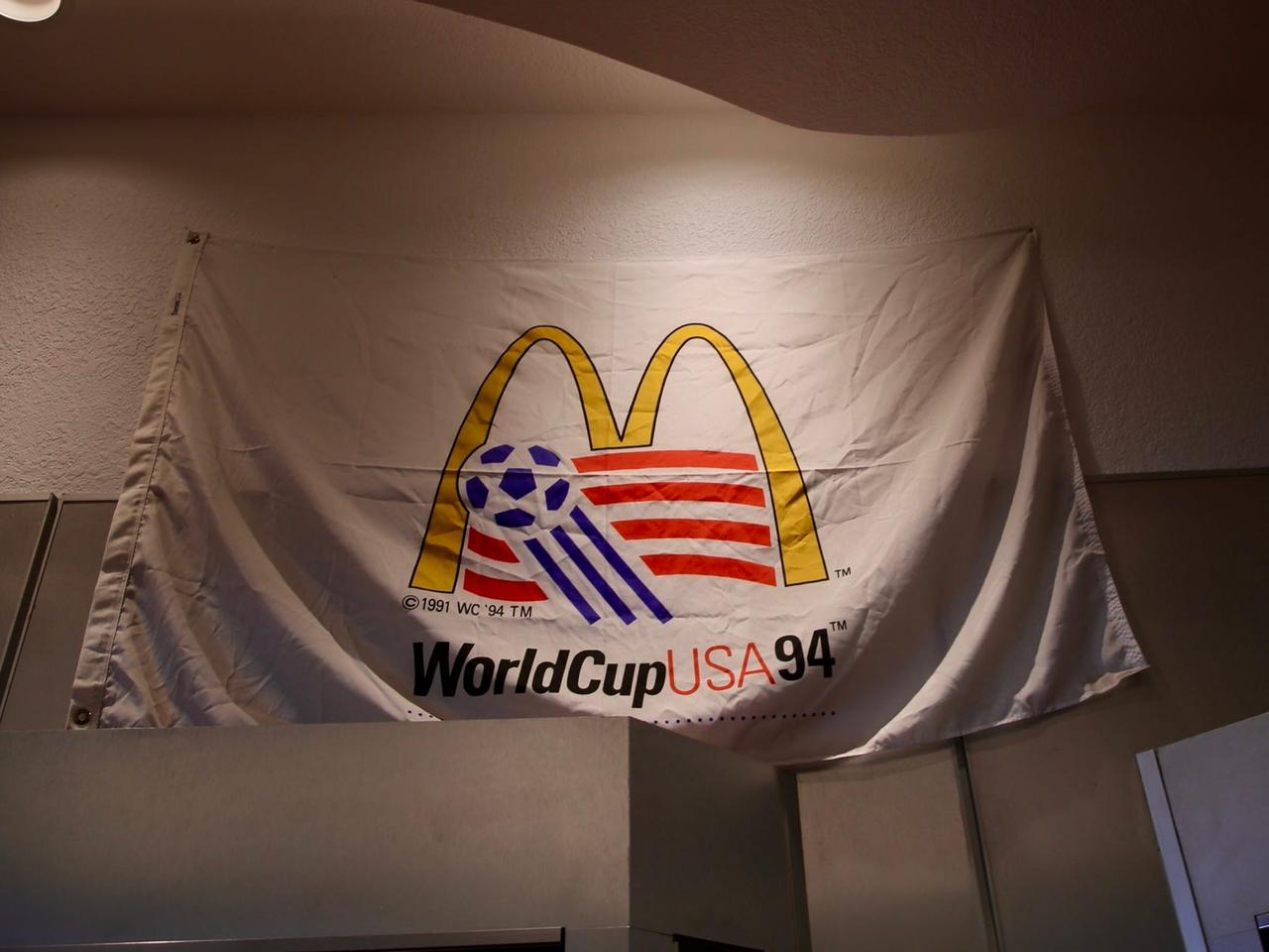 その意味で、1994年のマクドナルドUSAワールドカップの旗は、マクドナルドとアメリカが切っても切れない関係にあることを決定的なものにしたように感じられた