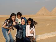 ピラミッドの観光客