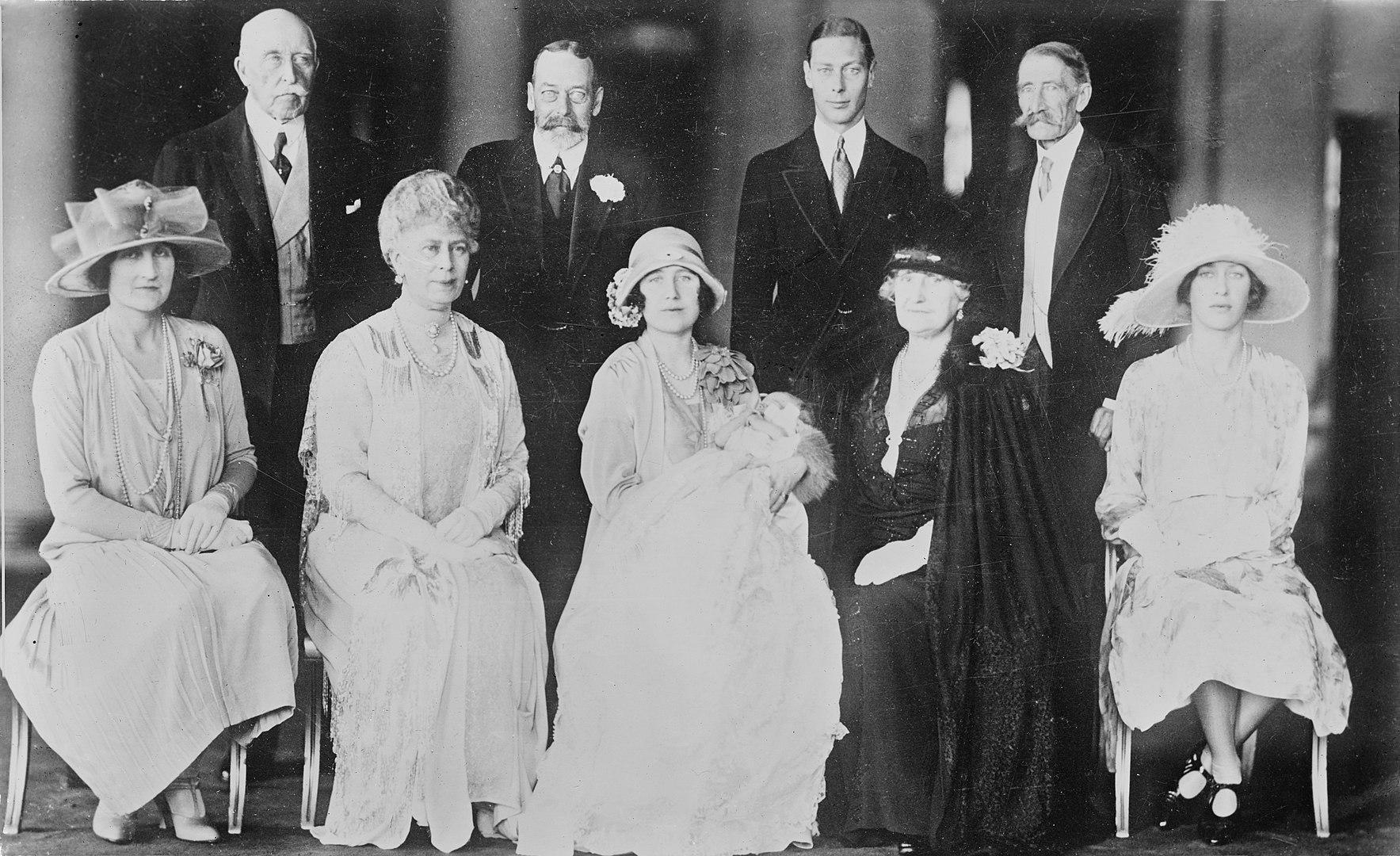Wikipedia イギリス エリザベス2世 エリザベス女王は人生の全てを国民 