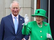 チャールズ皇太子とエリザベス女王（2022年6月）