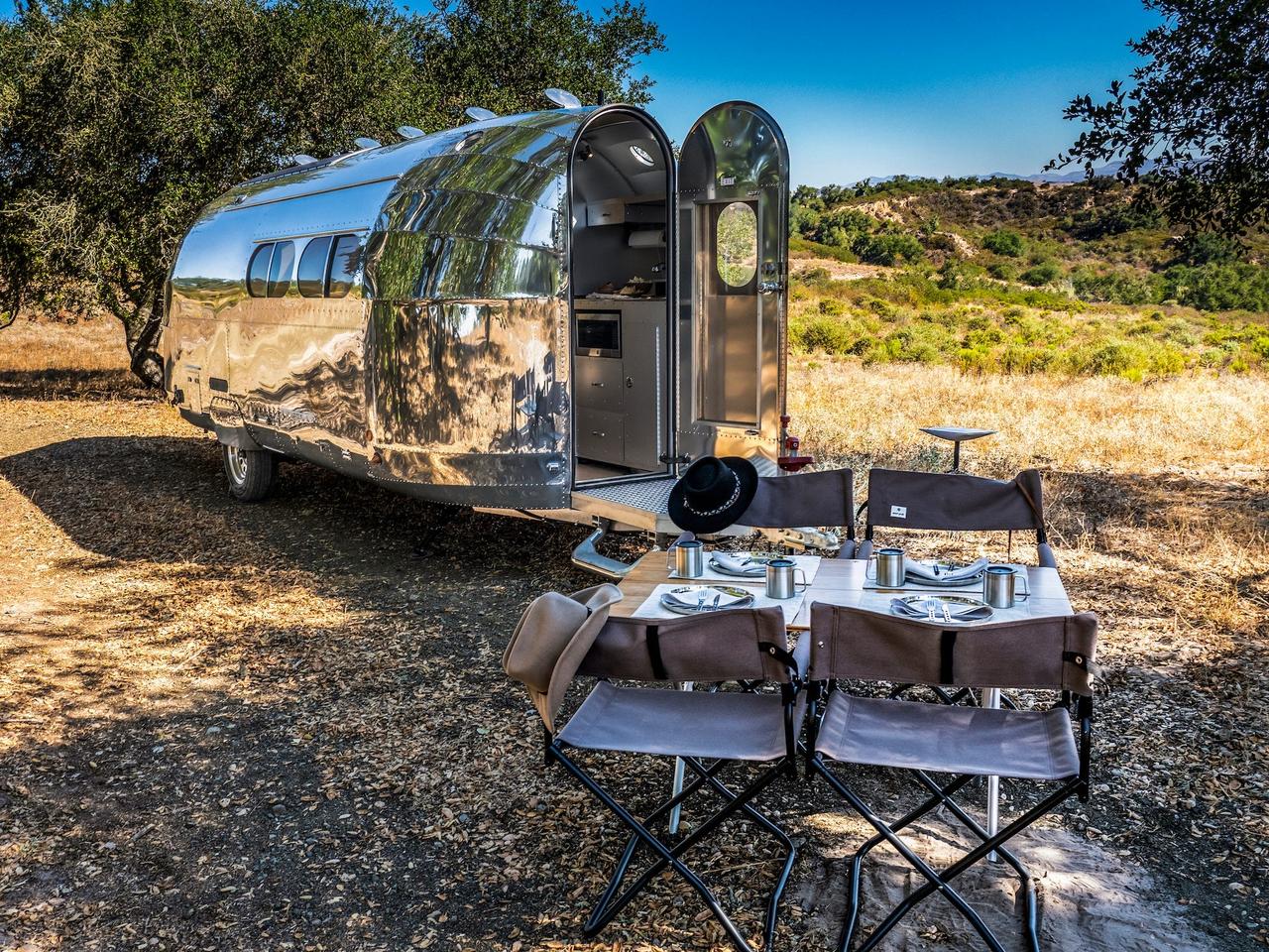 ｢（完全電動化は）一夜にして実現できるものではない。だからこそこの業界では実際の製造ではなく、コンセプトワークの方が多く見られる｣とボウラスの創業者兼CEOのジュネーブ・ロング（Geneva Long）はInsiderに語っている