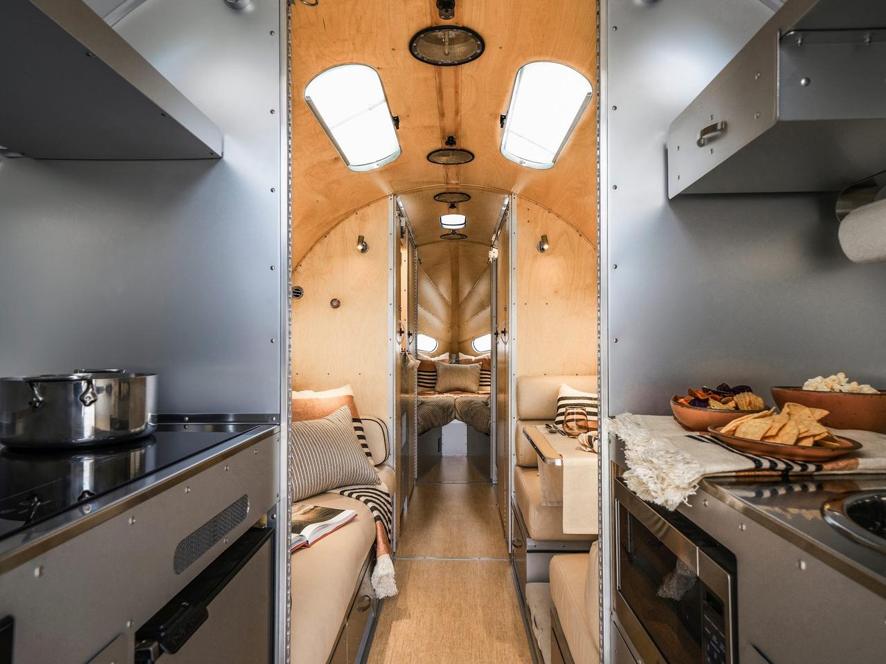 その称号通り価格もかなり高く、31万ドル（約4400万円）から。同社にとってこれまでで最も高価なRVとなっている