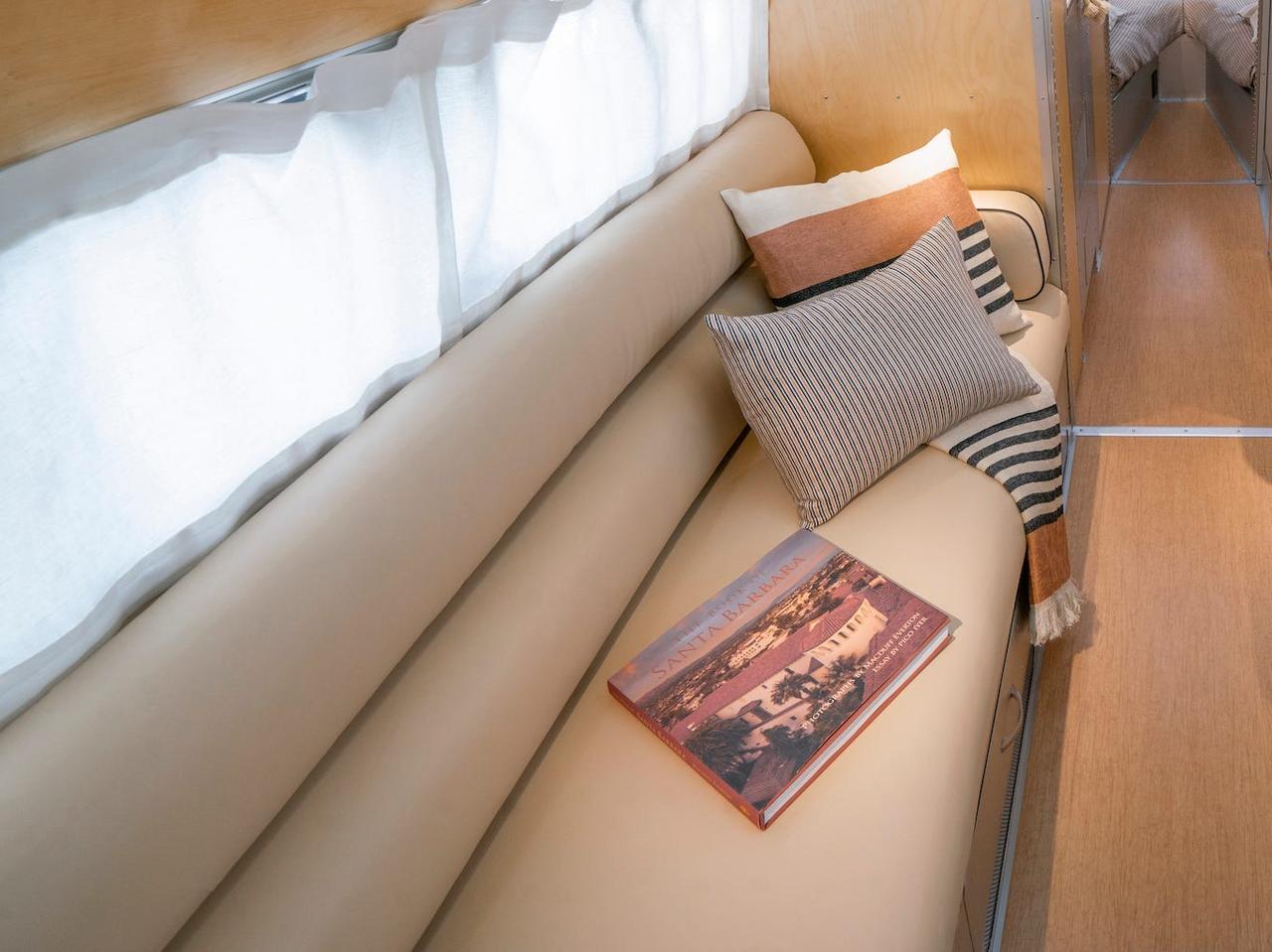 …大手メーカーよりも先にそれを達成することができた。というのもリン酸リチウムイオン電池や軽量素材を早くから取り入れ、初めから空気力学的に牽引車の燃費を高めるためのデザインになっていたからだ