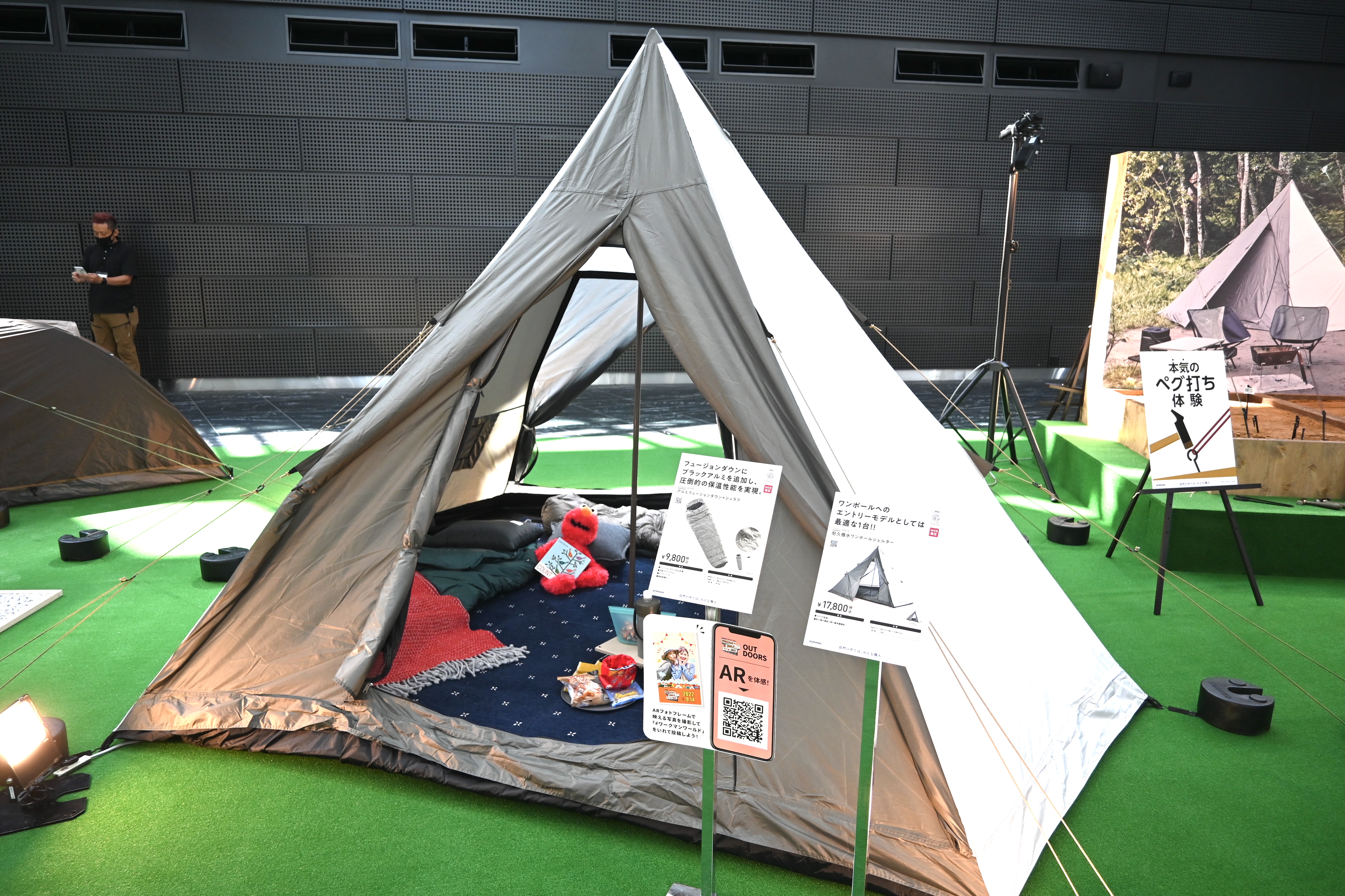 ワークマンが2万円以下の家族向けテント。衣類よりキャンプ用品を売り