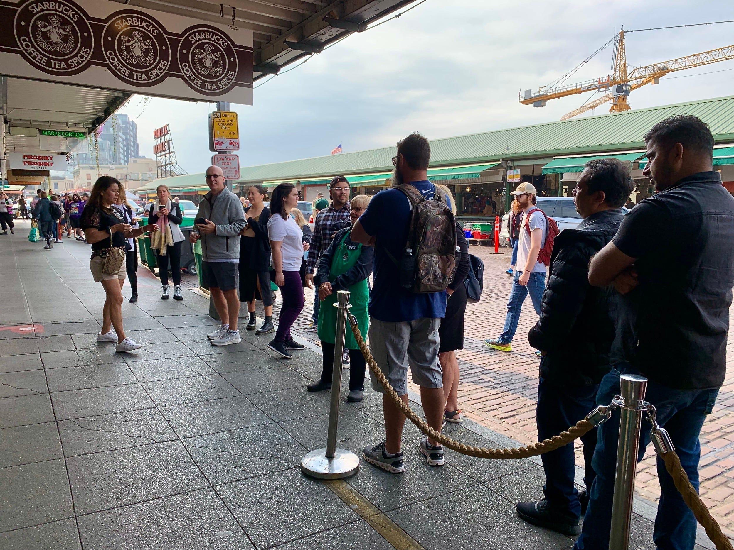 シアトルのスターバックス1号店に行ってみた…創業時からは大きく シアトルのスターバックス1号店に行ってみた…創業時からは大きく