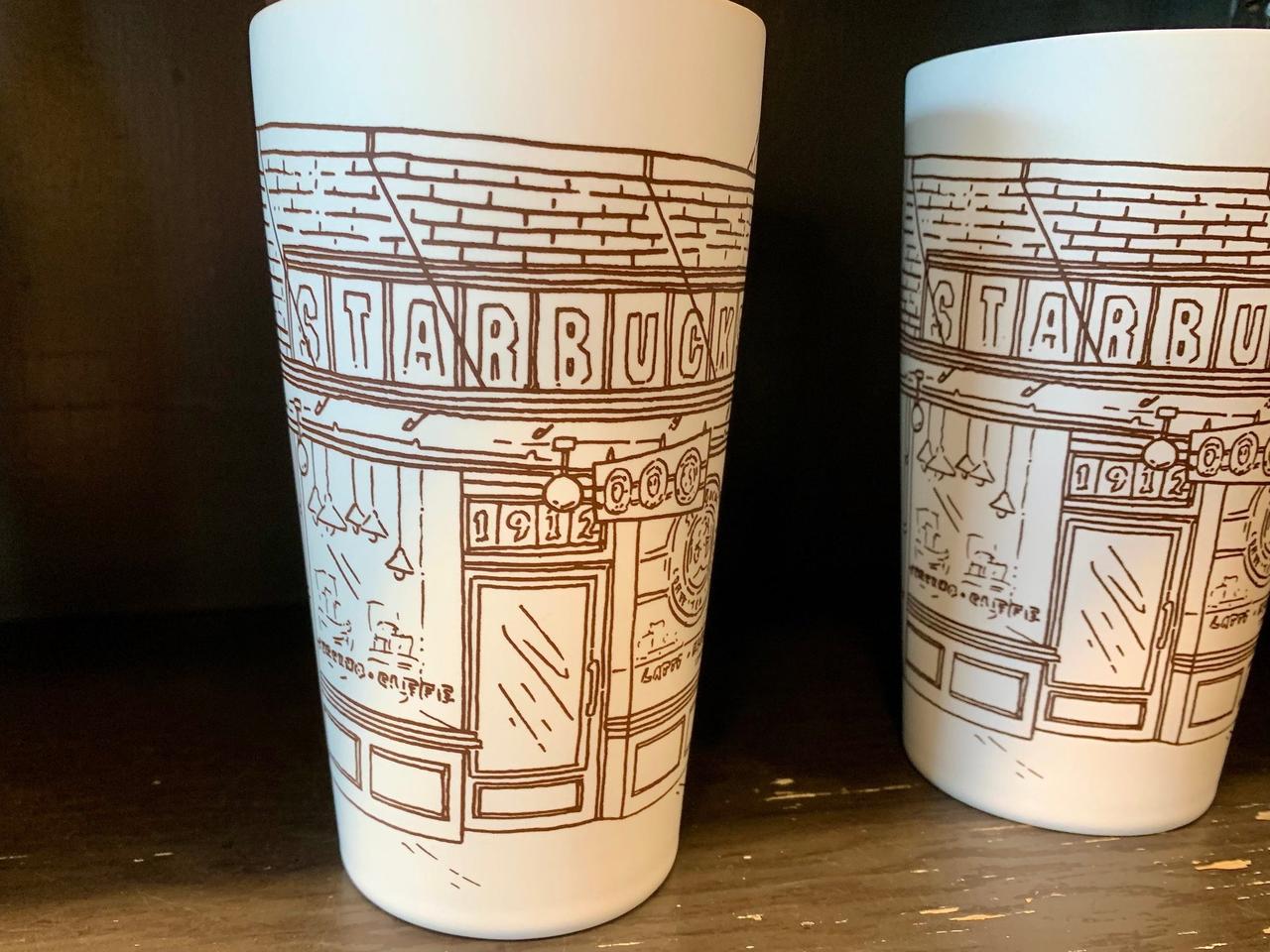 スタバ一号店店内