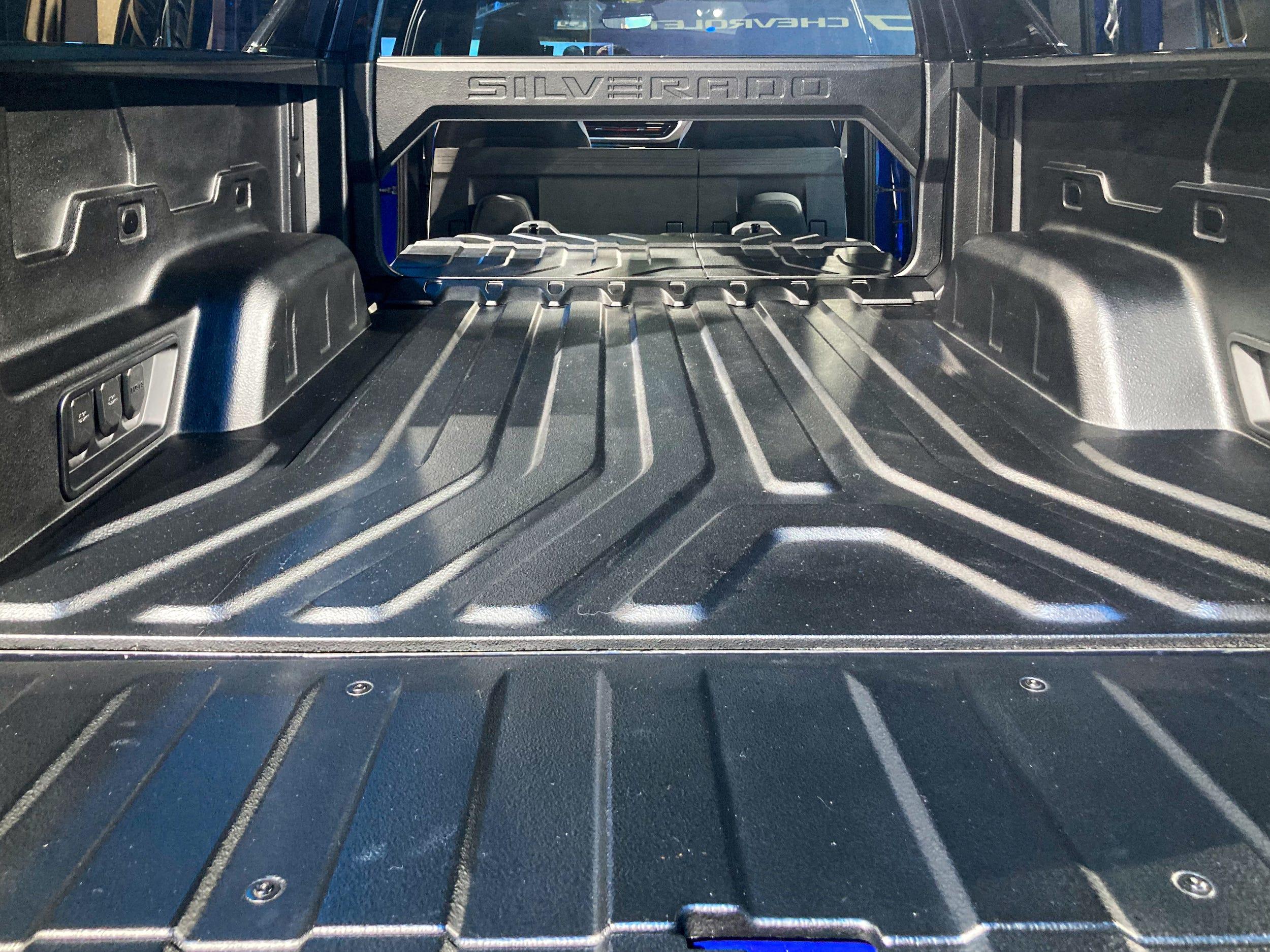 2023年発売予定、シボレー「シルバラードEV」を見てみよう…機能満載の