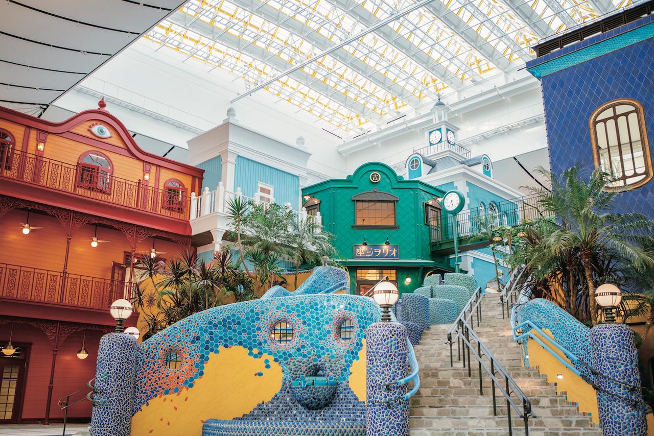 ジブリの大倉庫の｢中央階段｣