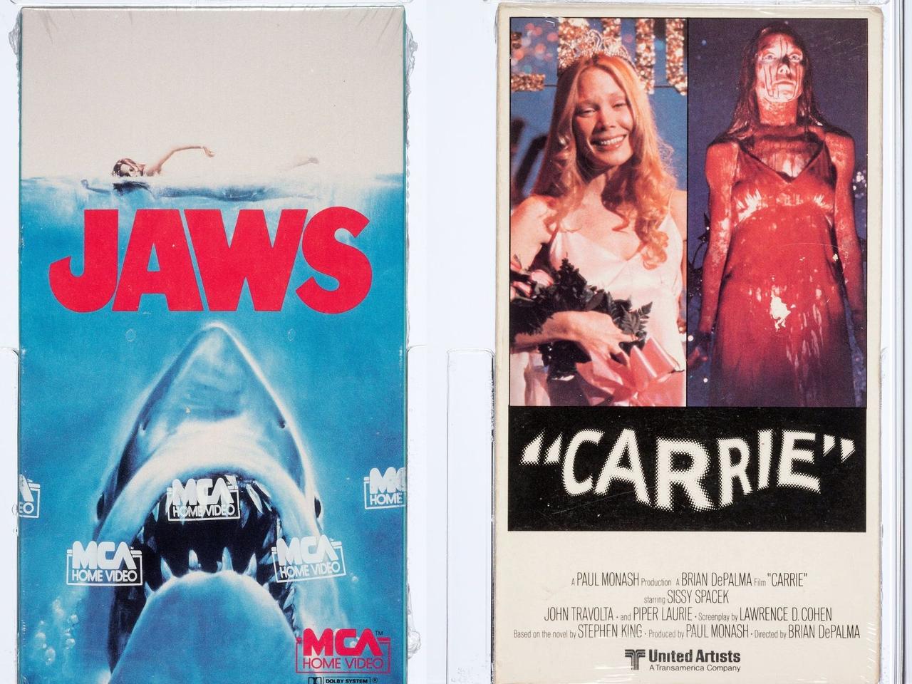 『ジョーズ』（1983年版）と『キャリー』（1981年版）のVHSビデオパッケージ。