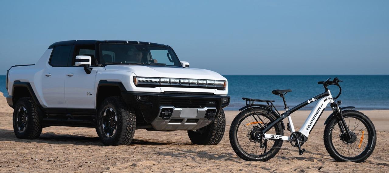 ハマーEVとその電動自転車。
