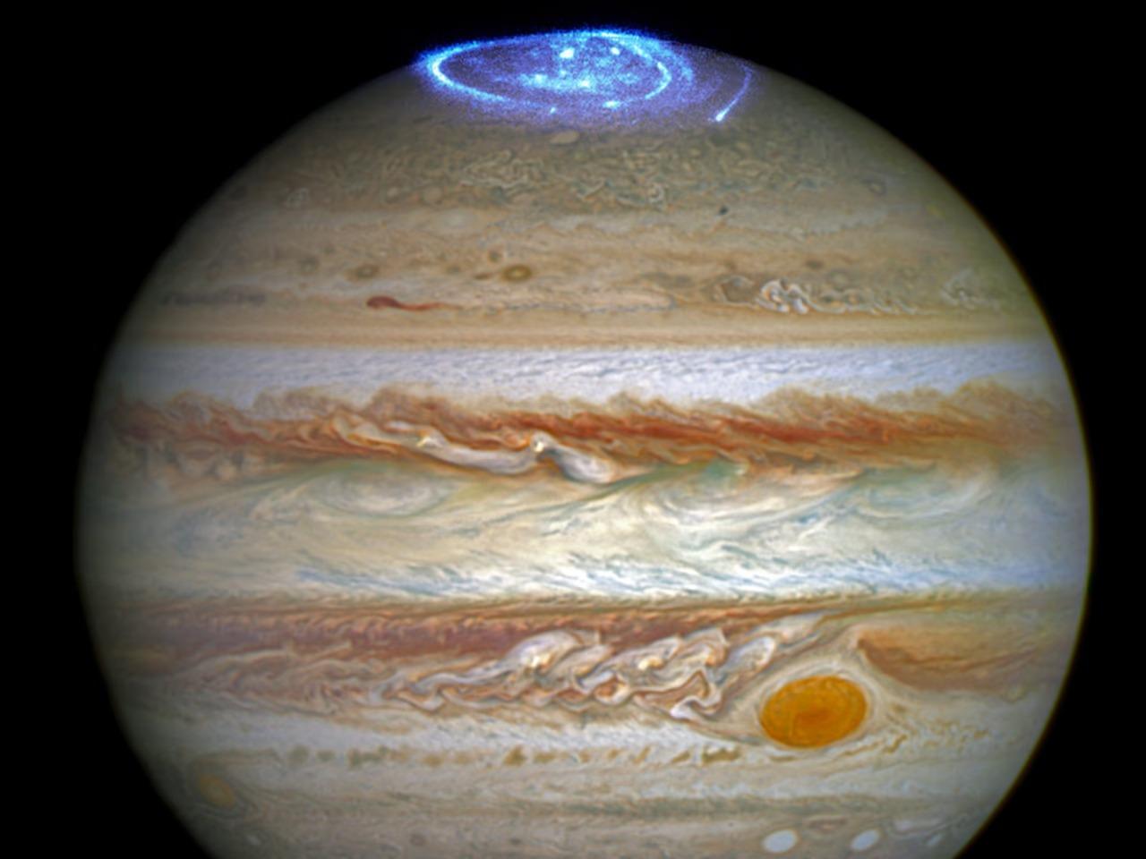 5e5468d1feeNASAのハッブル宇宙望遠鏡がとらえた木星のオーロラ。同望遠鏡による2度の観測データを合成23d106f5a57c3
