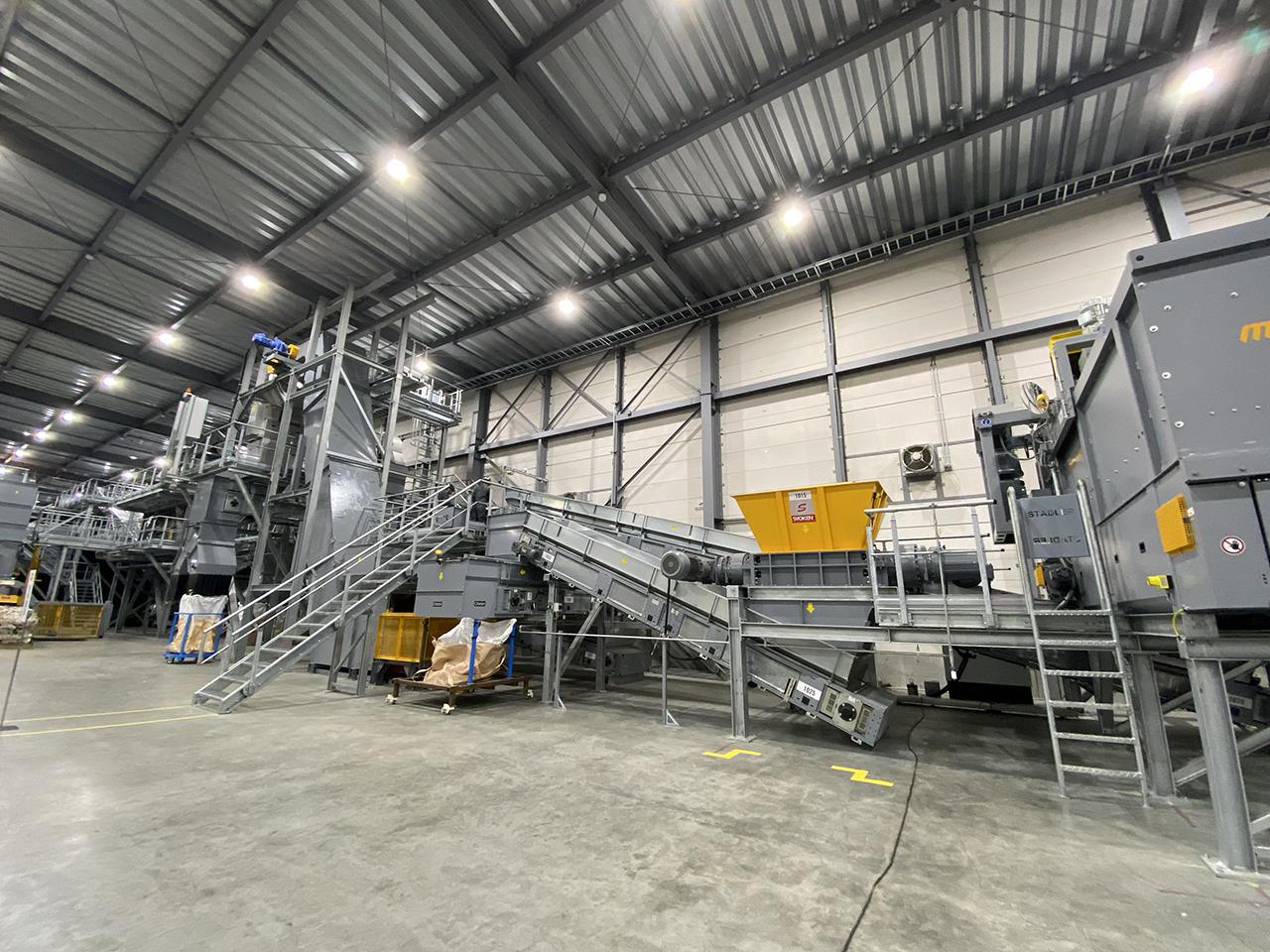 Part of a recycling plant. Equipment for the process of coarsely crushing and sorting collected waste plastics.