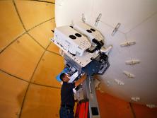 アップル、衛星通信SOS機能を提供開始へ。11月下旬から、関連投資は約627億円