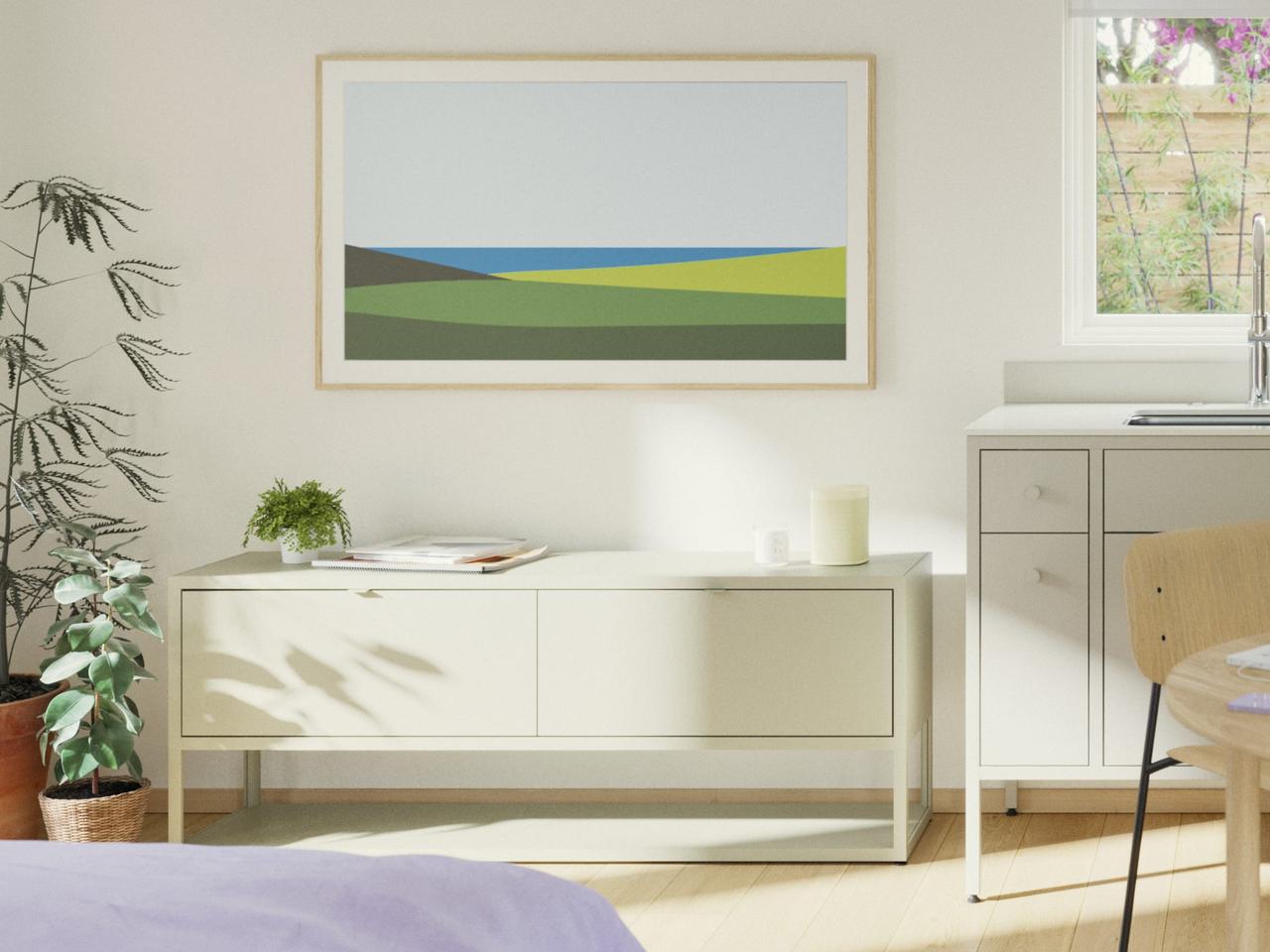 白いチェストと絵