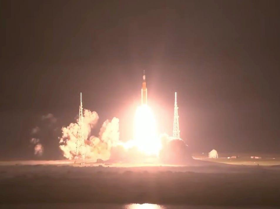 NASA、新しい月ロケットの打ち上げに成功…2025年の有人月面着陸