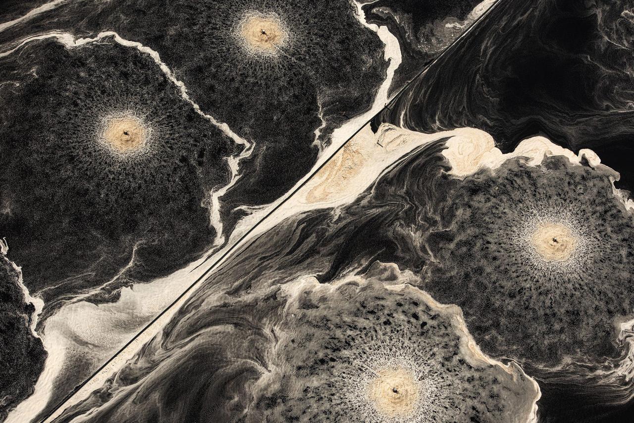 廃水池なども風景を一変させている