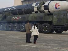 金正恩総書記がミサイル発射実験に娘を伴ったことには意味があった