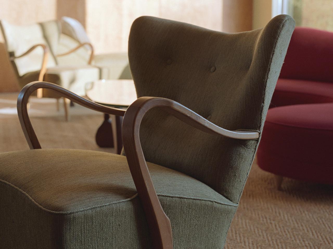 曲線的な家具は、他のアイテムとバランスを取る必要がある。