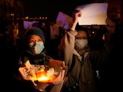厳格なウイルス対策に怒った抗議者たちは、中国の指導者の辞任を求めた。