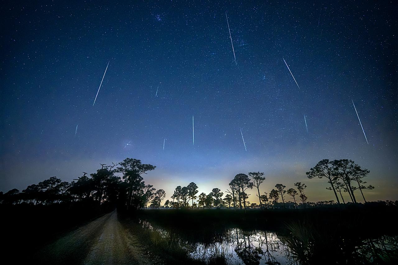 2020年、フロリダで撮影されたふたご座流星群。