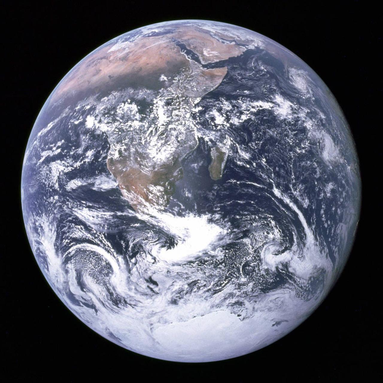 1972年12月7日、アポロ17号の宇宙飛行士が撮影した地球。