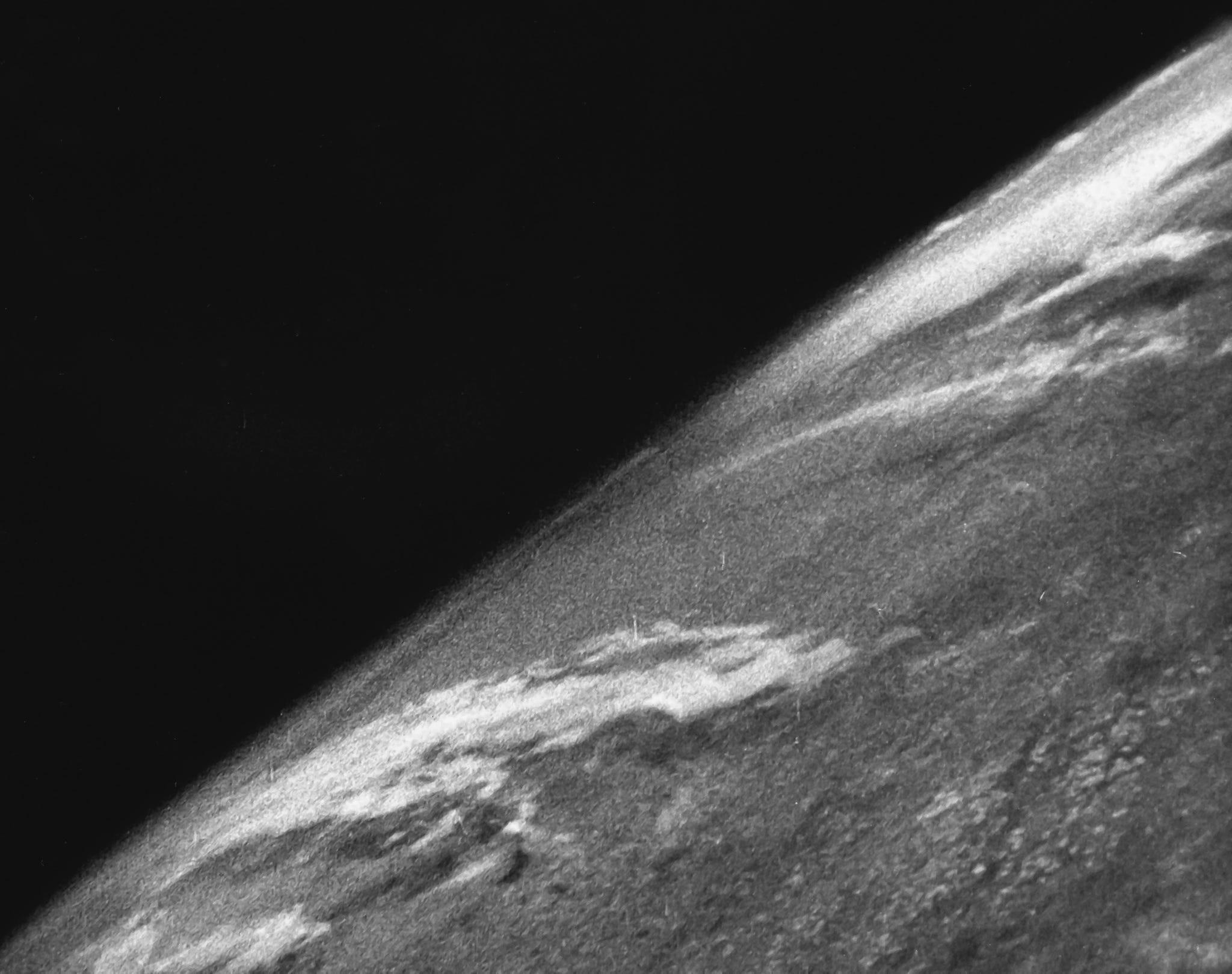 Amazon.co.jp: 洋書宇宙から撮影した地球の写真集 本 自然 地形 : ホーム＆キッチン