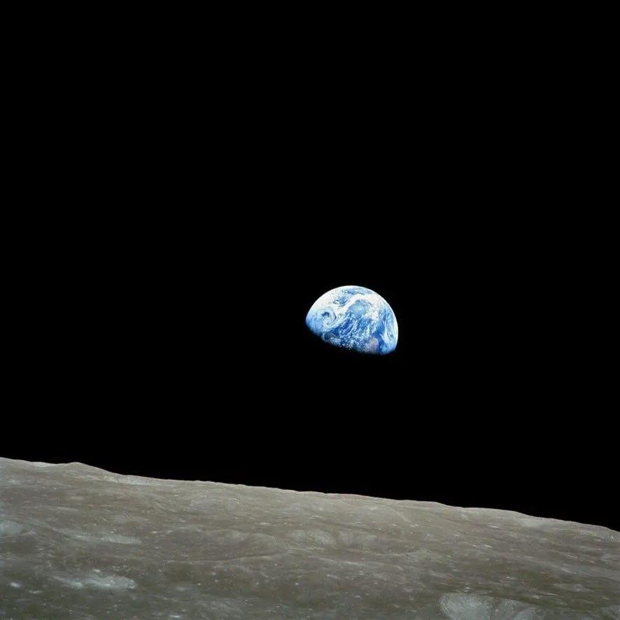 Amazon.co.jp: 洋書宇宙から撮影した地球の写真集 本 自然 地形