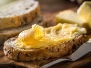 全粒粉のパンとバターは、案外栄養価の高いスナックになるのかもしれない。