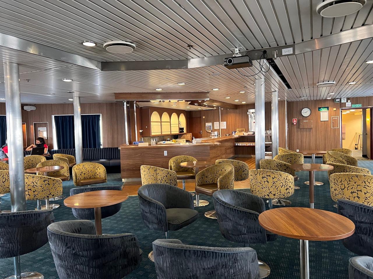 オーロラ・ラウンジ