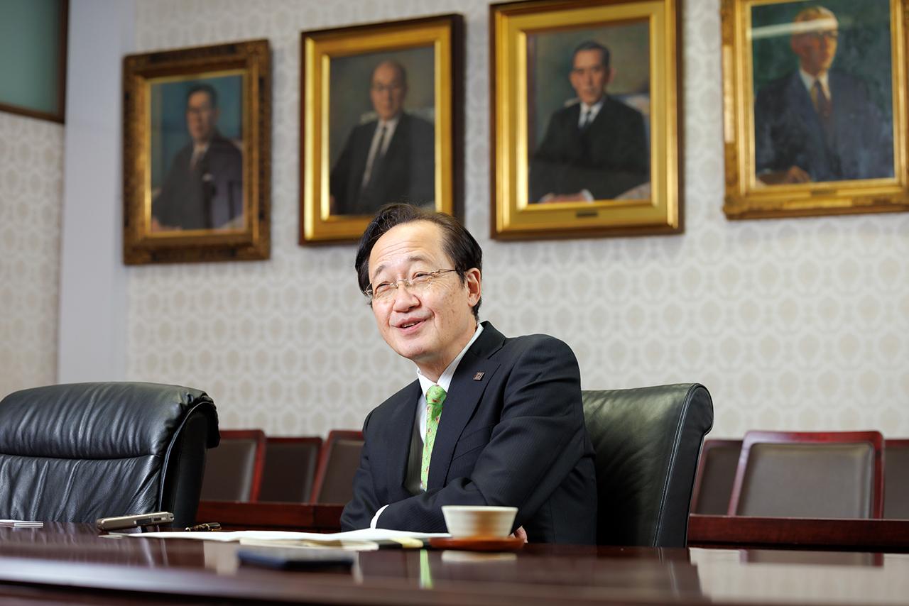 東工大と東京医科歯科大の統合後の新大学では、政府が進めている大学ファンドの支援対象となる｢卓越大学｣の認定を取りにいきたいと話す。ただ、｢卓越大学の認定を取りたいから統合をする｣というわけではないとも。