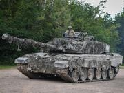 訓練中の主力戦車｢チャレンジャー2｣。