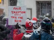 スイスのダボスで開催される世界経済フォーラム2023を前に行われた抗議活動