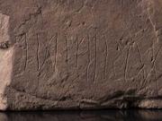 ルーン文字で｢IDIBERUG｣と刻まれた石碑。これは女性の名前だと考えられている。
