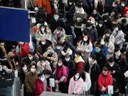 混雑する駅
