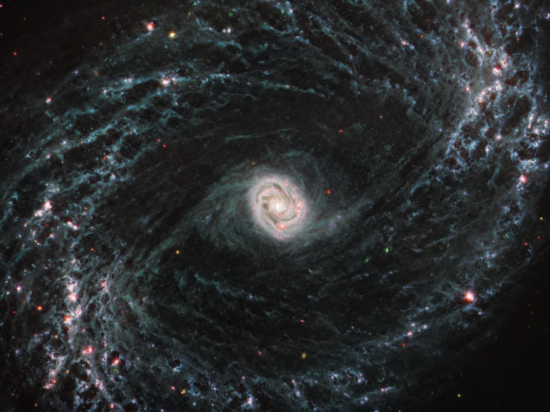 これまで見えなかった銀河の星形成活動を撮影…JWSTによる画像をNASAが