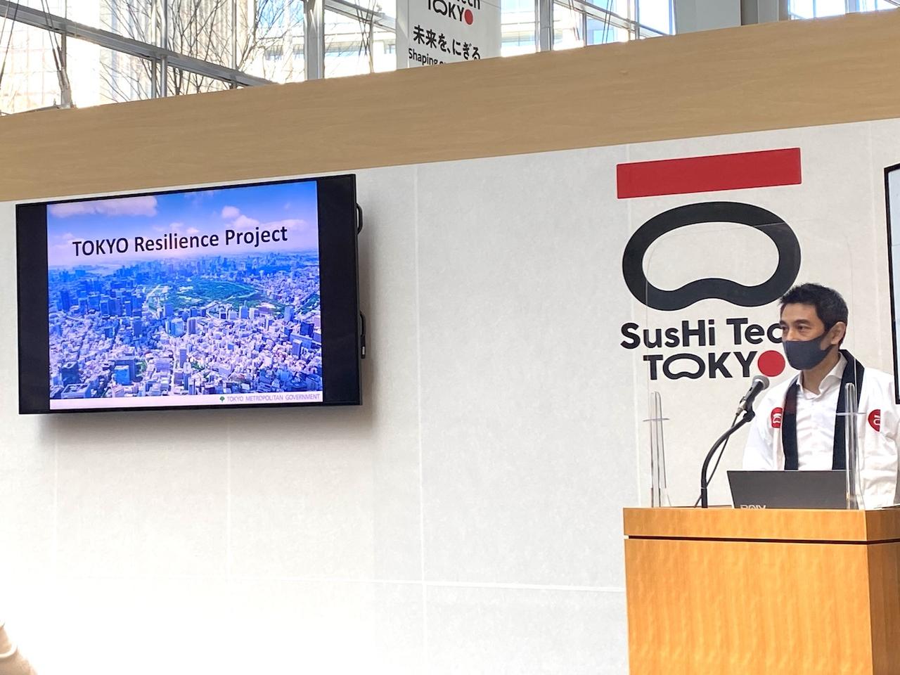 ｢City-Tech.Tokyo（シティテック東京）｣で登壇する東京都政策企画局の藤崎哲朗氏（2023年2月27日）。