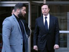 イーロン・マスクはツイッター社内で、少なくとも2人の屈強なボディガードに守られている