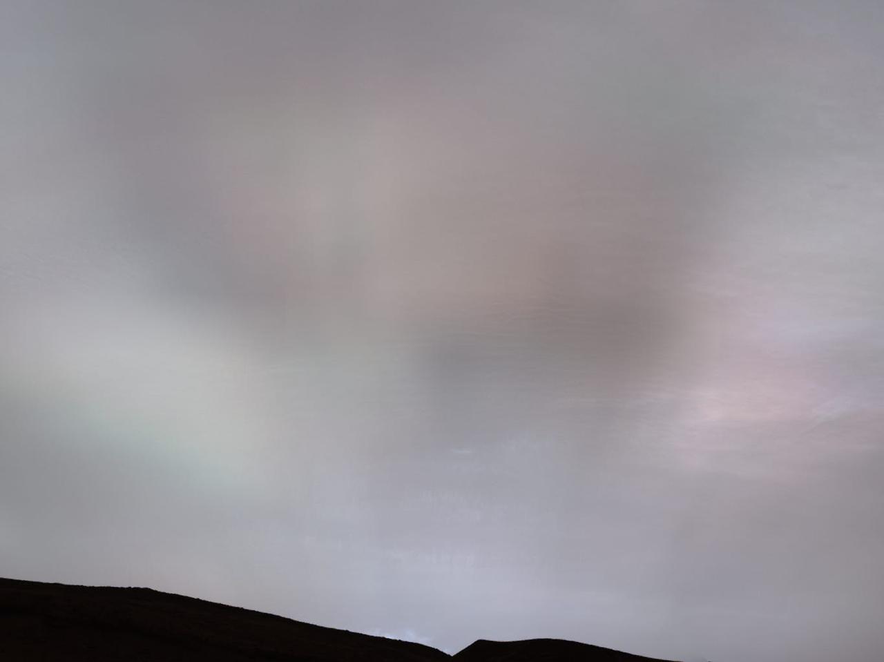 NASA、火星の雲の写真を公開