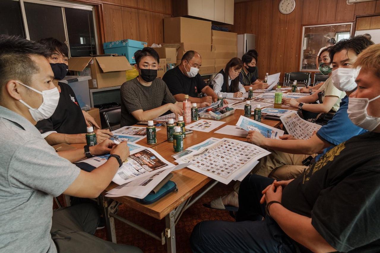 プロジェクトの会議には塩釜市の水産担当者も参加。毎週5時間近く会議で話し合うという。