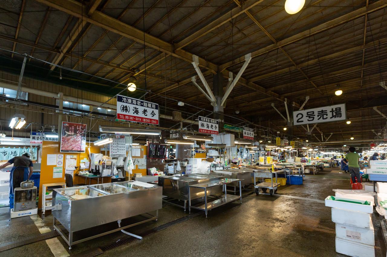 塩釜水産物仲卸市場内にある今野さんの店｢海老今｣。BtoB向けのネット販売でも販路拡大を拡大し、常連は200社を超えた。