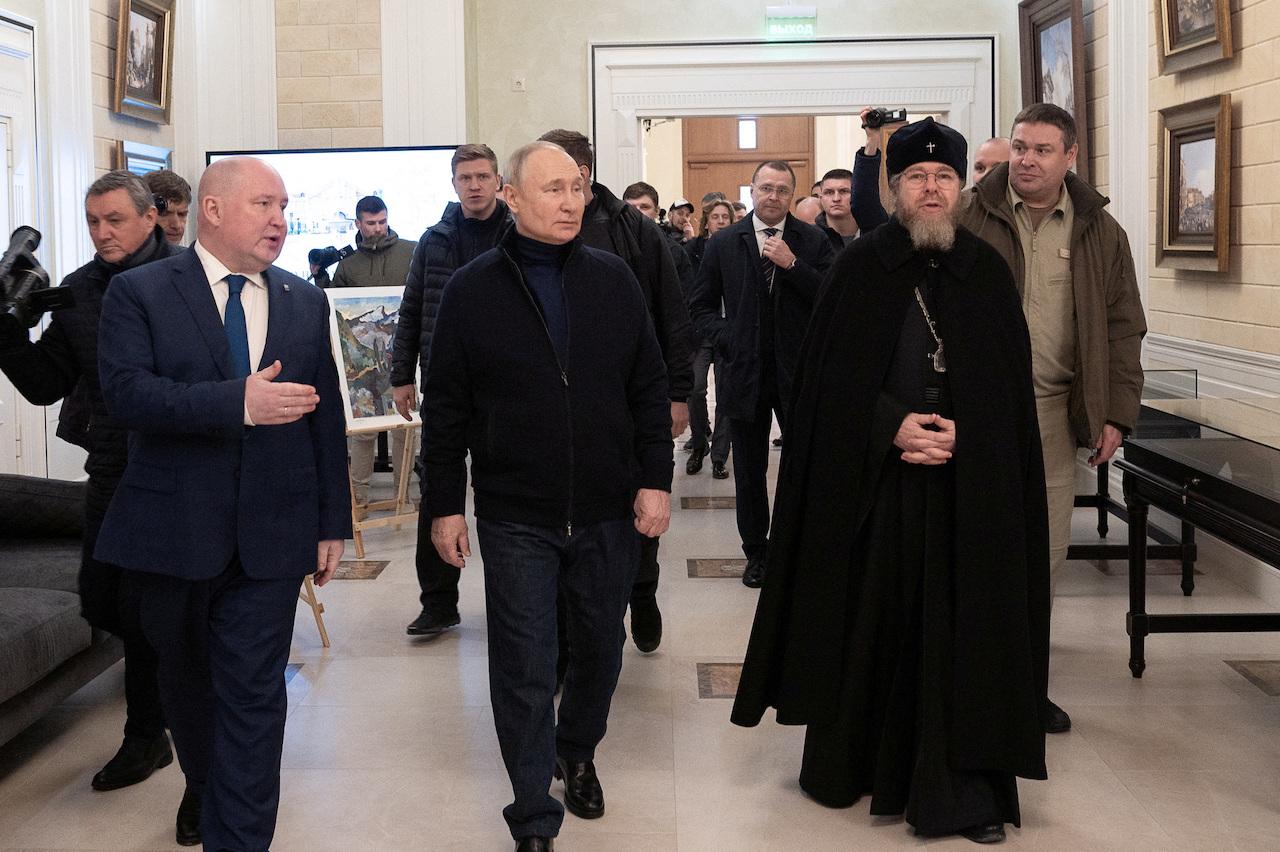 2023年3月18日、ロシアのウラジミール・プーチン大統領は、クリミアのセバストポリを訪問した。