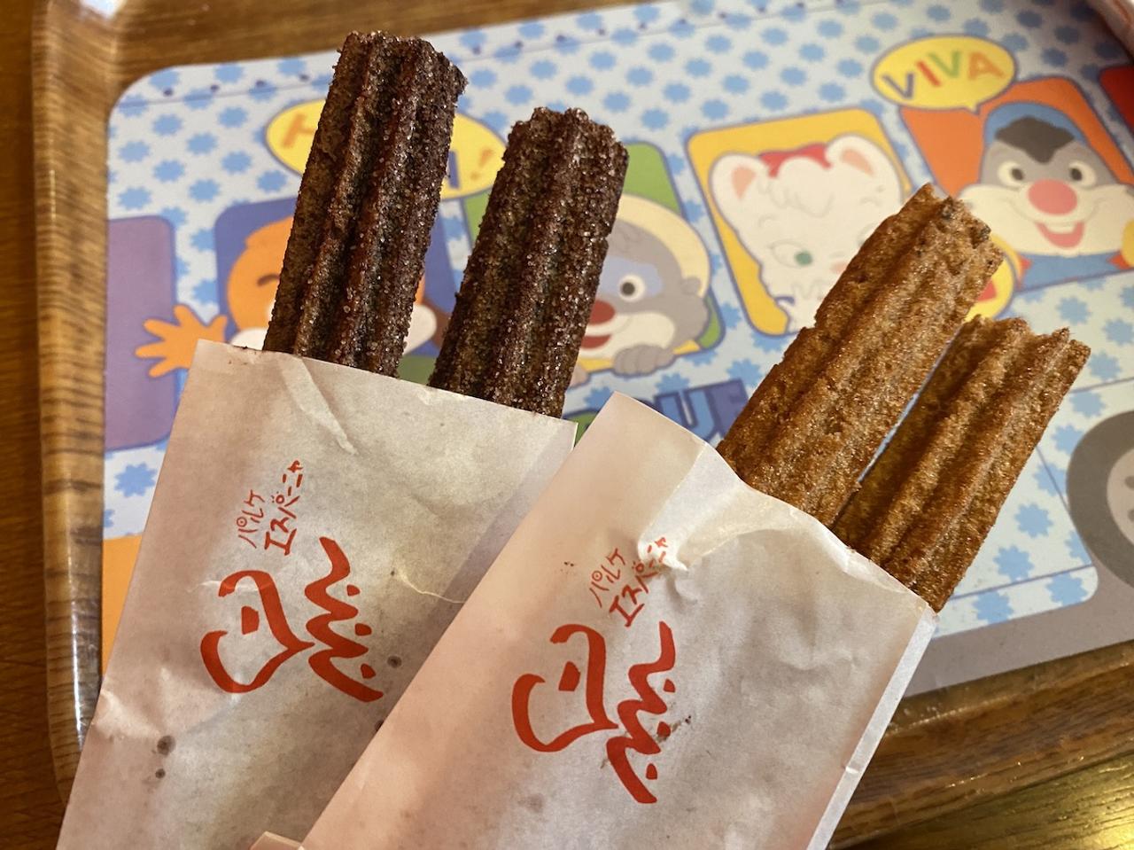 周央サンゴさんが｢世界一うまい｣と評したチュロス。チョコとシナモン（各460円）。外はカリッと、中はモチモチ。とってもtasty...。