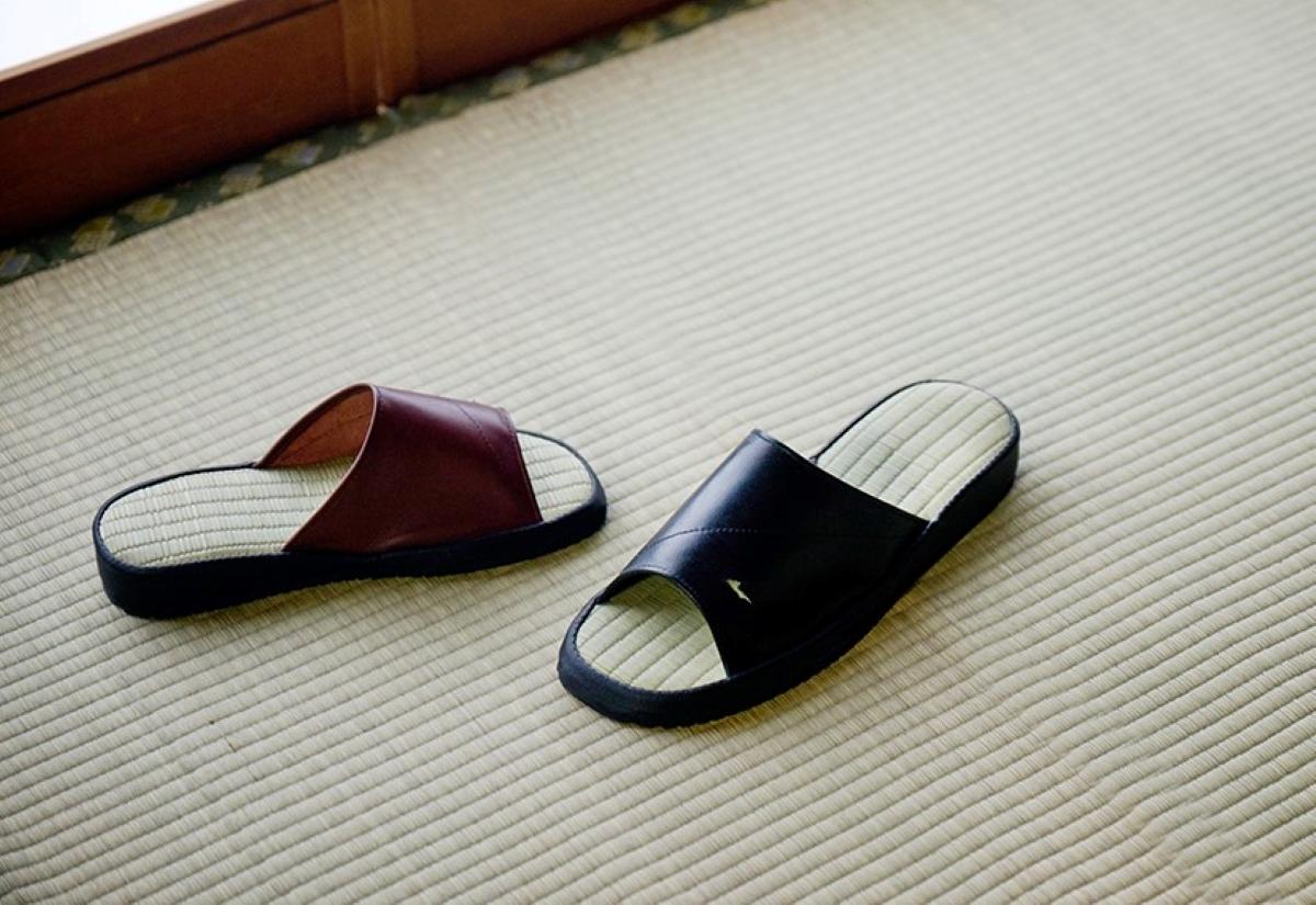 素足で畳の上を歩くときの「ひんやり感」がサンダルに。猛暑日でも汗が気にならない